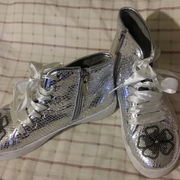 Michael Kors girls high top sequin sneaker s - Picture 3 of 5